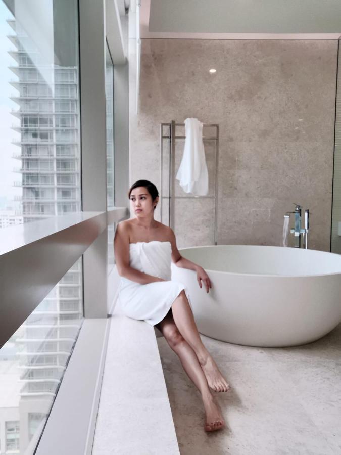 Ph Suites At Pavilion Bukit Bintang Куала-Лумпур Экстерьер фото A woman wrapped in a bath sheet